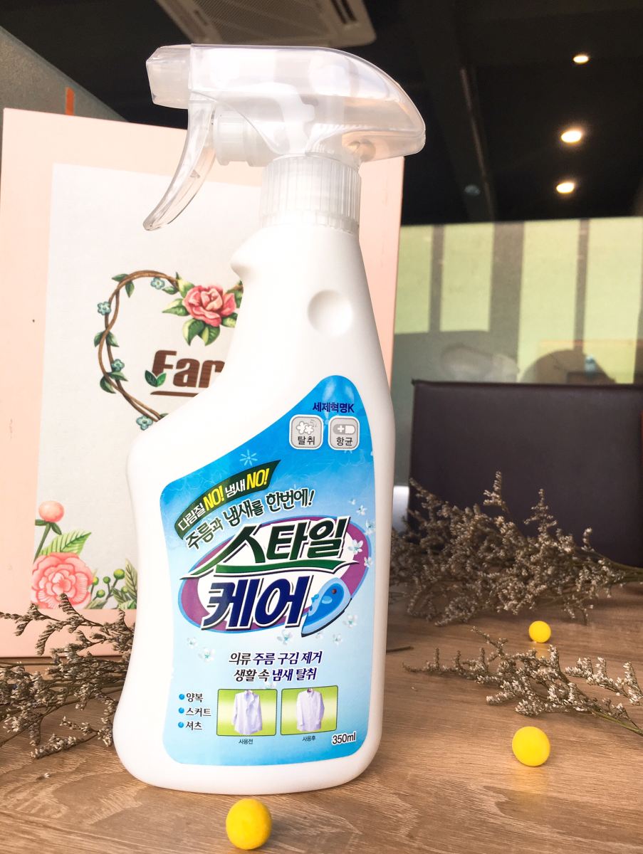 Xịt Xóa Vết Nhăn và Khử Mùi Áo Quần Detergent Revolution - Chai 300ml
