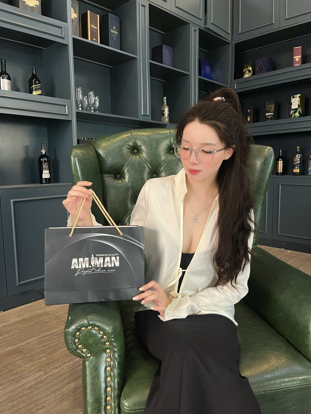 Combo tinh hoa nam giới AM MAN: Sữa tắm gội nam AM FANTASTIC 5in1 365ml &amp; Gel rửa mặt AM AGERASIA 100ml &amp; Bọt vệ sinh nam AM CHERISH 120ml kèm hộp túi làm quà tặng