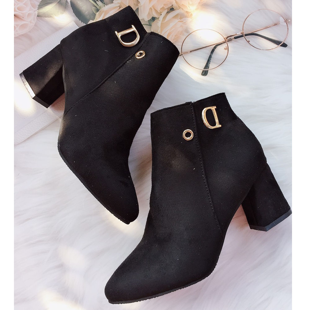 Boots/Bốt Nữ Cổ Thấp Da lộn Khoá Cạnh Tag Chữ D o (Mã 668) Kèm Tất Gấu