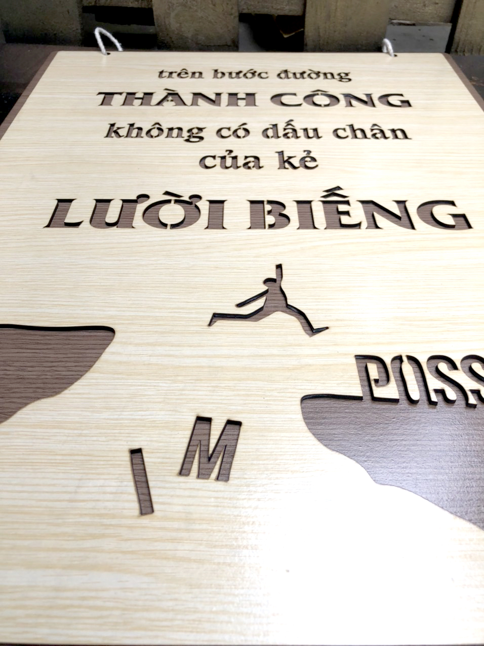 Tranh tạo động lực Gỗ – TRÊN BƯỚC ĐƯỜNG THÀNH CÔNG – KHÔNG CÓ DẤU CHÂN CỦA KẺ LƯỜI BIẾNG - MS07