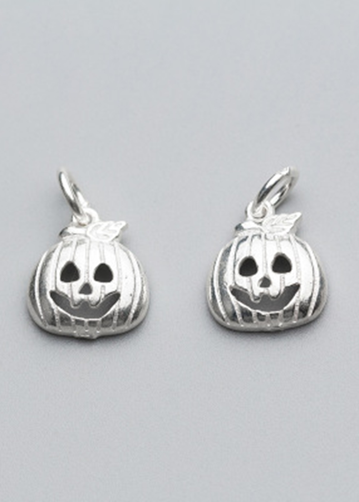 Combo 2 cái charm bạc hình bí halloween treo - Ngọc Quý Gemstones