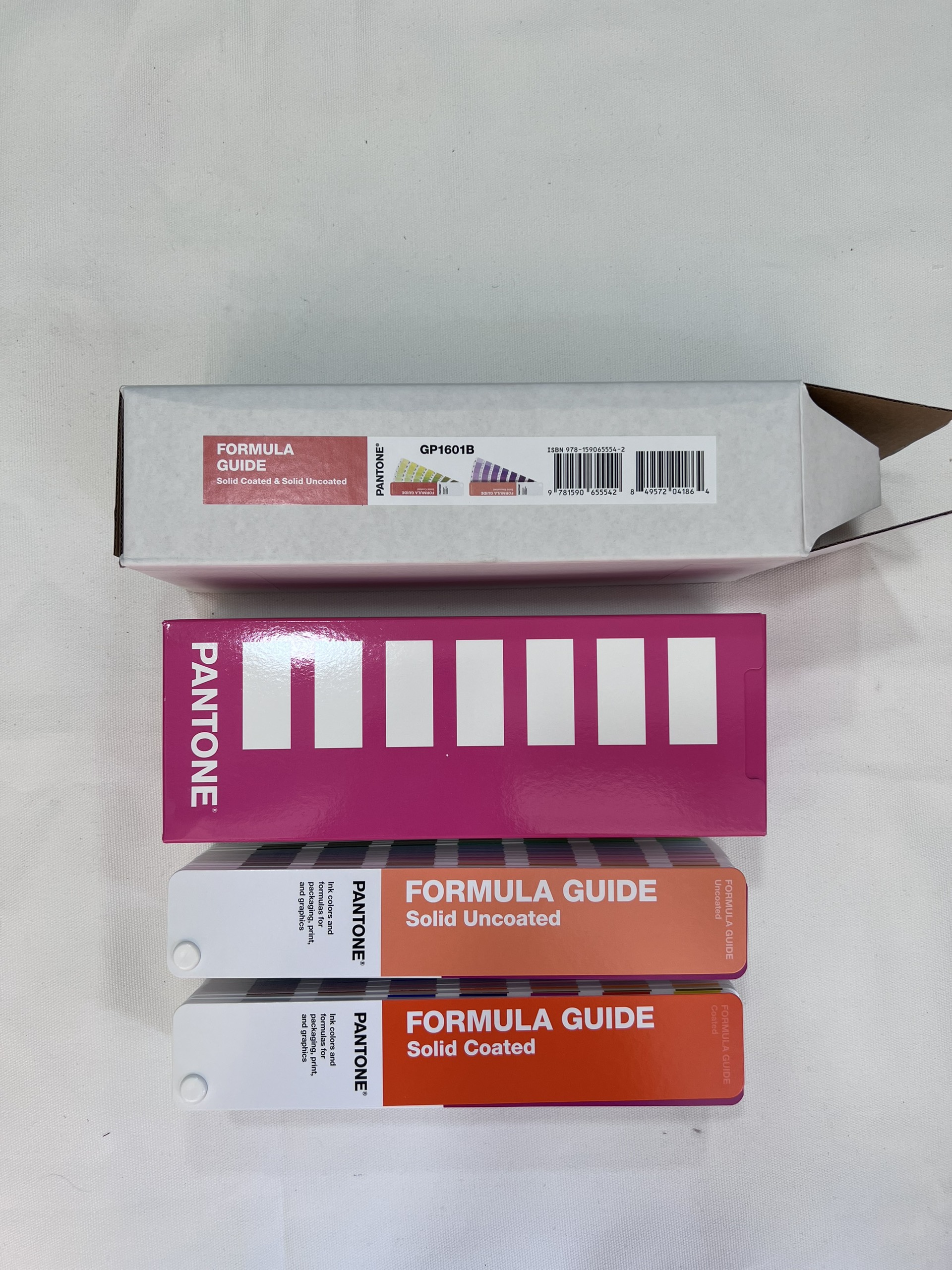 (NEW UPDATE 2023) Bộ bảng màu Pantone Formula Guide Coated Uncoated GP1601B - Phiên bản mới năm 2023 - Tái bản năm 2022 - Tăng 224 màu PMS và 5 màu mực gốc mới - Tổng 2390 màu PMS đầu 1-7