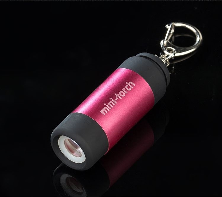 Móc khóa phụ kiện treo ba lô, túi xách kiêm đèn pin mini siêu sáng đa năng sạc USB thông minh- giao màu ngẫu nhiên