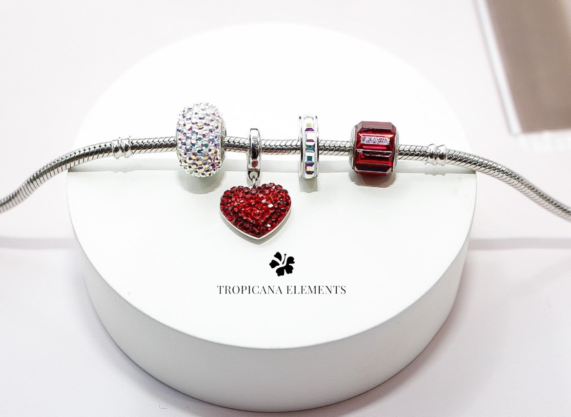 Vòng Tay Tropicana Phối Charm Swarovski Pha Lê Màu Đỏ Ánh Lấp Lánh