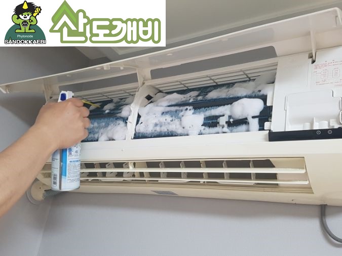 Xịt vệ sinh máy lạnh, quạt lạnh, điều hòa Sandokkaebi 330ml Hàn Quốc