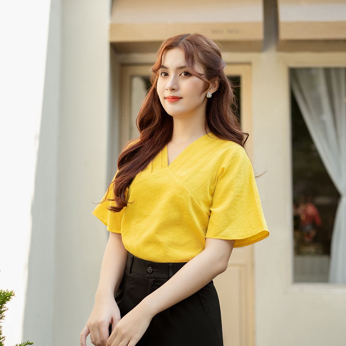 Áo kiểu công sở nữ cổ v xếp li tay loe thời trang Eden - ASM198