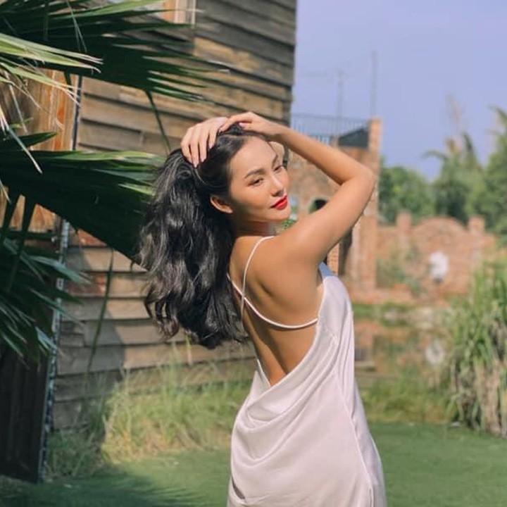 Đầm ngủ phi lụa hai dây chéo lưng gợi cảm