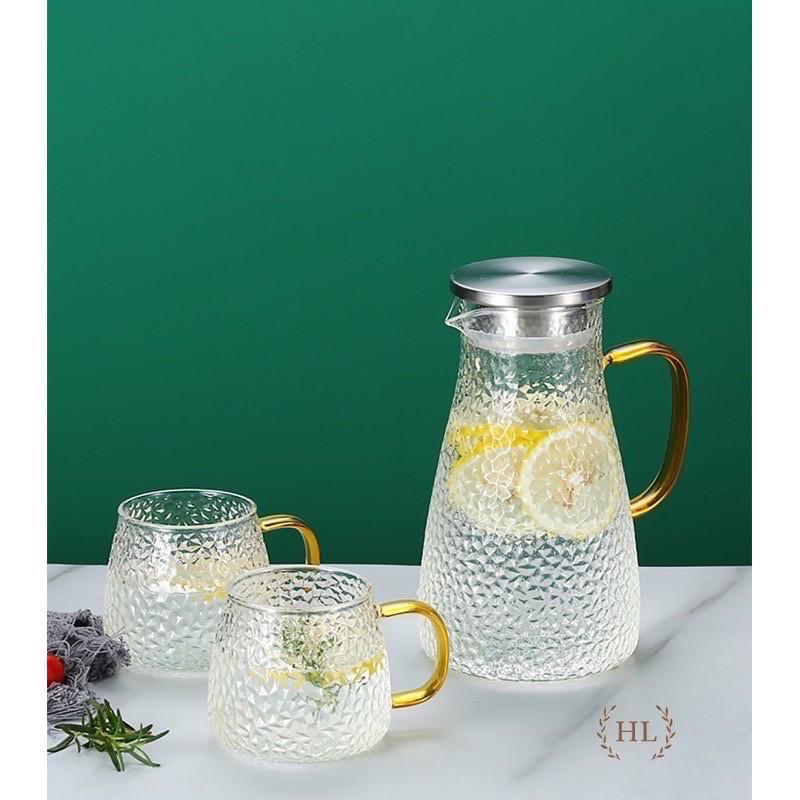 Bình nước sần 1,6L thuỷ tinh Borosilicate chịu nhiệt nắp inox quai vàng