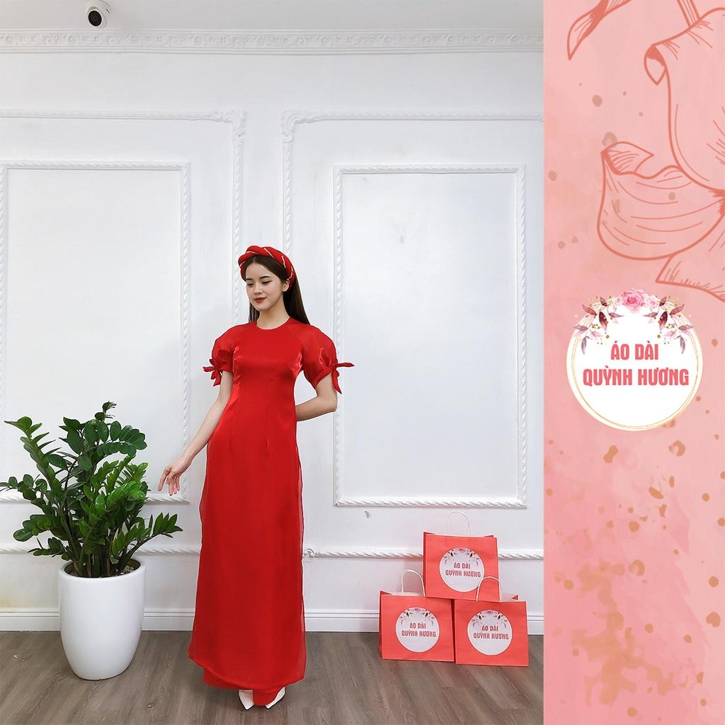 Áo dài màu đỏ chất voan tơ tay bồng buộc nơ cổ tròn