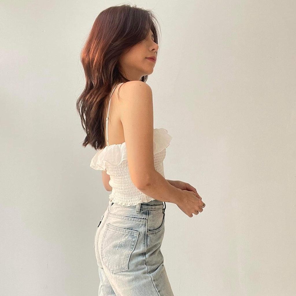 KIOBI - Áo kiểu croptop 2 dây nhún thun smocking lai bèo, vải voan lụa trắng - KIA221126T