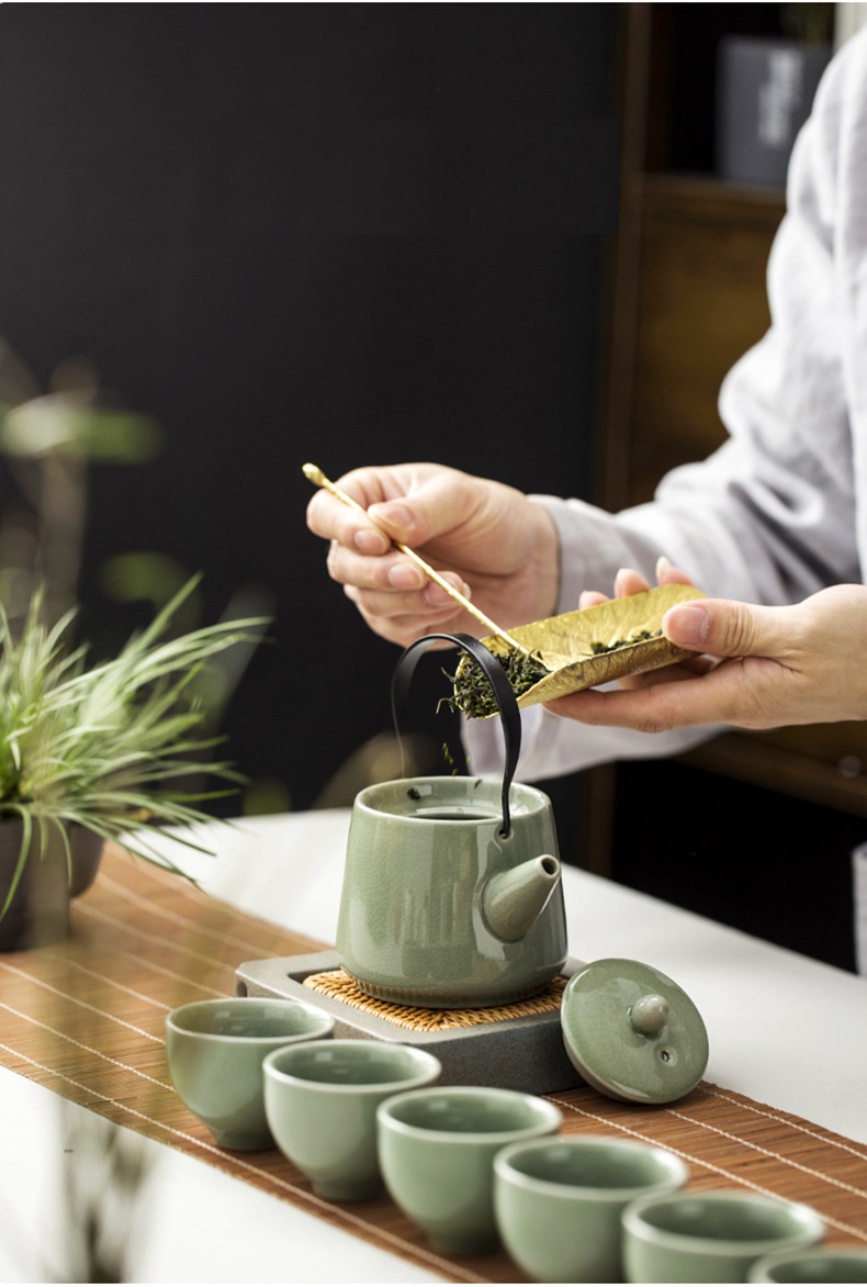 Bộ bình trà phong cách Nhật Bản chất liệu đất cao lanh và men tráng sứ TG5589