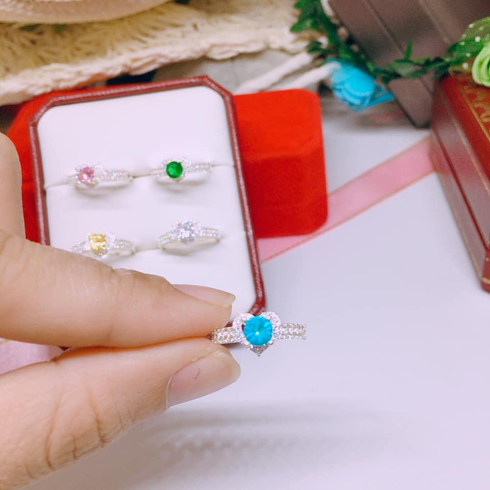 NHẪN NỮ MẶT TIM NHỎ GẮN ĐÁ MÀU