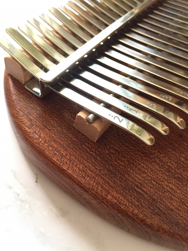 Đàn Kalimba Hình Táo 17 Phím Sapele KaLinh