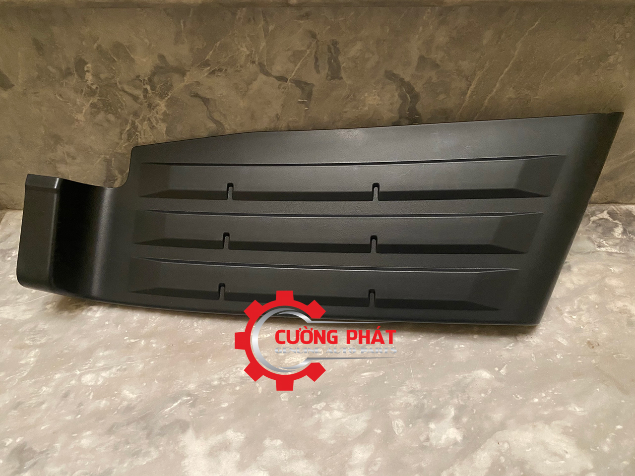 Ốp cản sau Mitsubishi Triton 2019-2023 mã bên phụ 6420A054