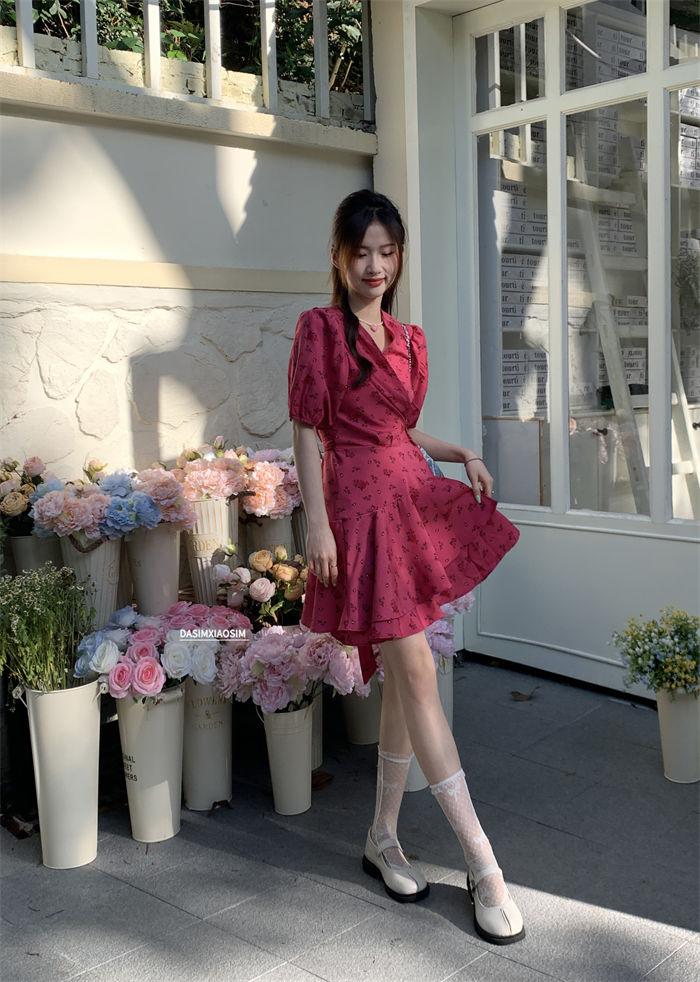 TOBE1SHOP v cổ mảnh hoa đầm cho phụ nữ nhỏ 2023 mùa hè Pháp trà nghỉ khí chất thắt lưng hiển thị gầy một chữ a váy
