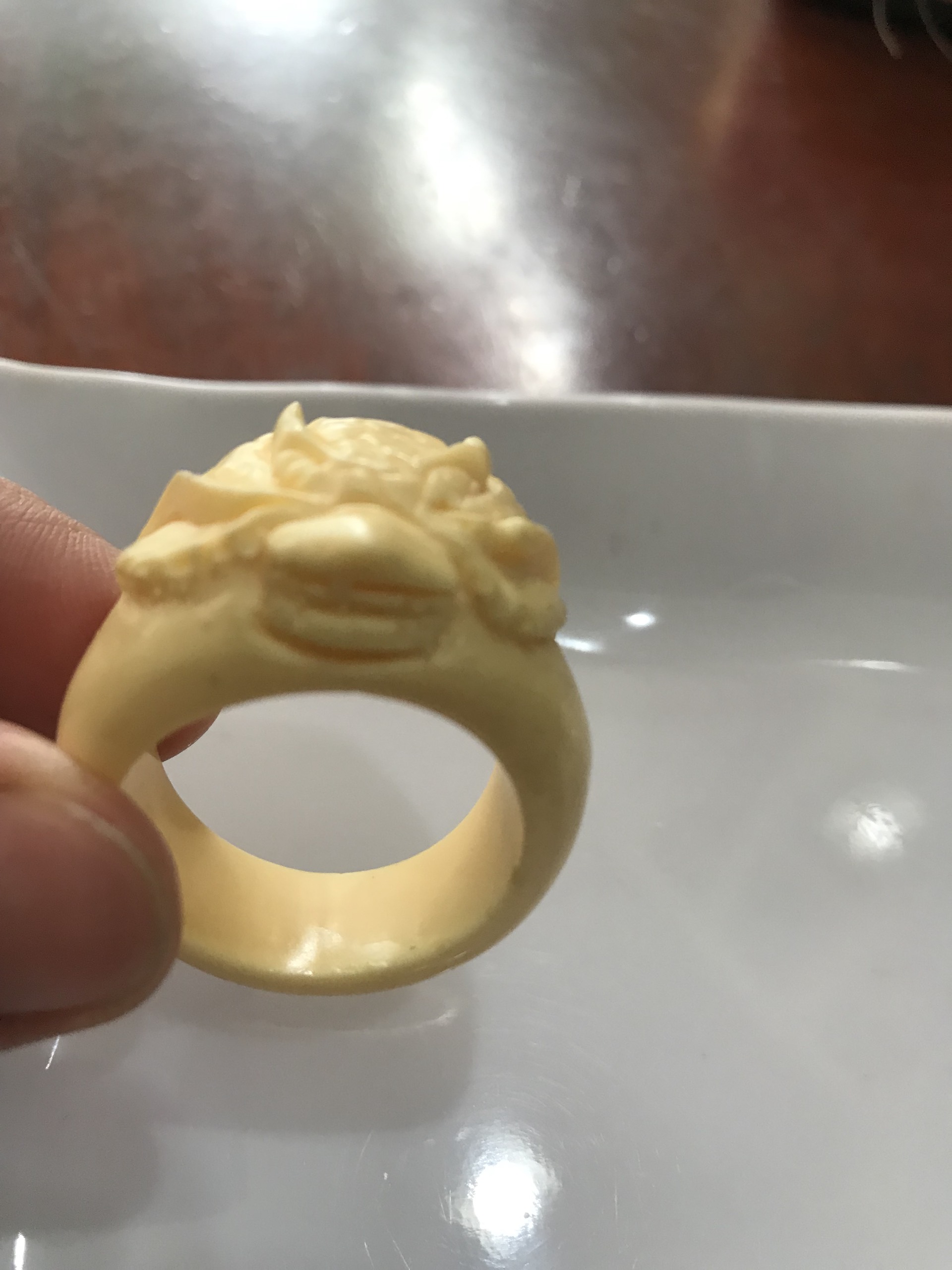 Nhẫn Nam Chạm Đầu Rồng Giả Ngà hay Xương Mỹ Nghệ màu trắng Ni to 24mm Cao 18mm Dầy 5mm Dành Cho Các Anh Nam đeo nhẫn ngón tay cái hay bất kỳ ngón tay nào ni lọt vừa tay là 24mm rẻ vẫn đẹp như thường ạ