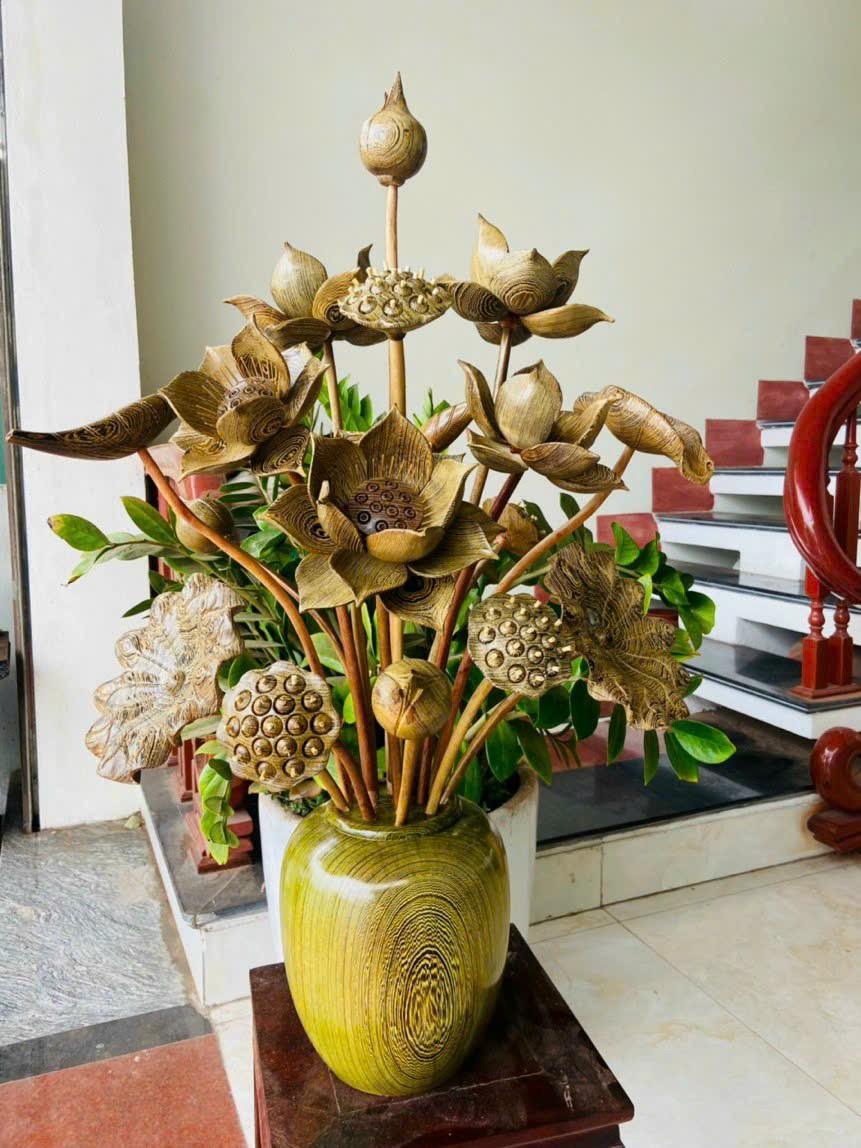 2 bình hoa sen 17 cành phong thủy trang trí phòng khách phòng thờ bằng gỗ mun đuôi công cực đẹp 