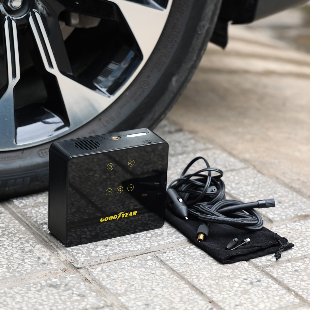 Máy Bơm Lốp Ô Tô Điện Tử Cảm Ứng Thông Minh Đa Năng GOODYEAR GY-5218 - Nhập Khẩu Chính Hãng