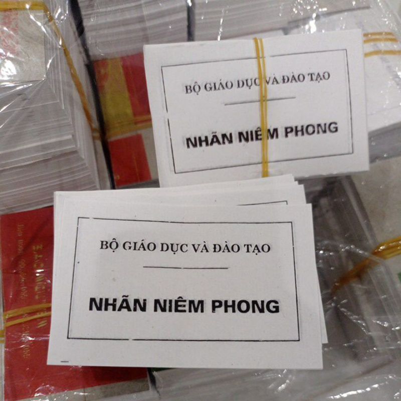 Combo 500 nhãn niêm phong theo mẫu bộ GD&amp;DT - Chất liệu giấy poluya, kích thước 6x9cm