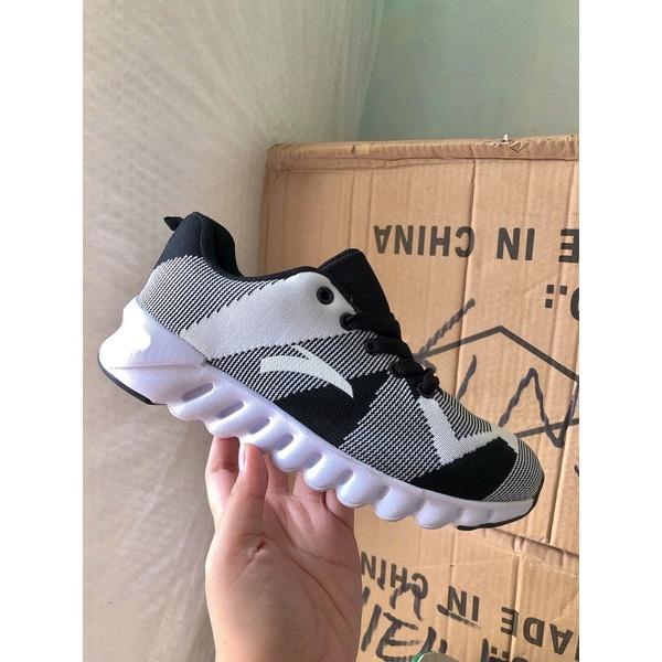 Giày siêu nhẹ lẻ size 37