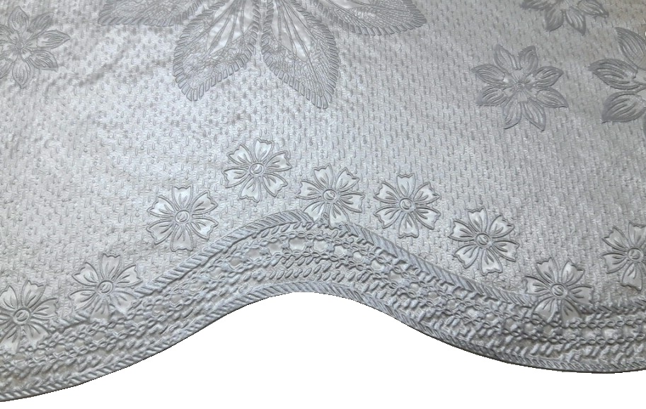 Khăn Trải Bàn PAULEE - PWL 241 hoa văn nổi, ánh kim bạc, nền kem bạc, không thấm nước - 147cm x 230cm.