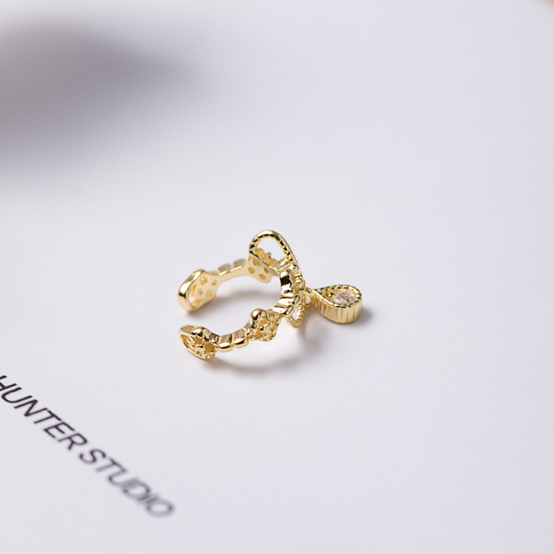 Khuyên kẹp vành tai đính đá pha lê xinh xắn