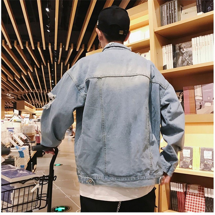 Hình ảnh Áo khoác jeans nam Muidoi A822 xanh nhạt phối họa tiết cá tính, phong cách trẻ trung, năng động, phù hợp mặc cho mọi dịp