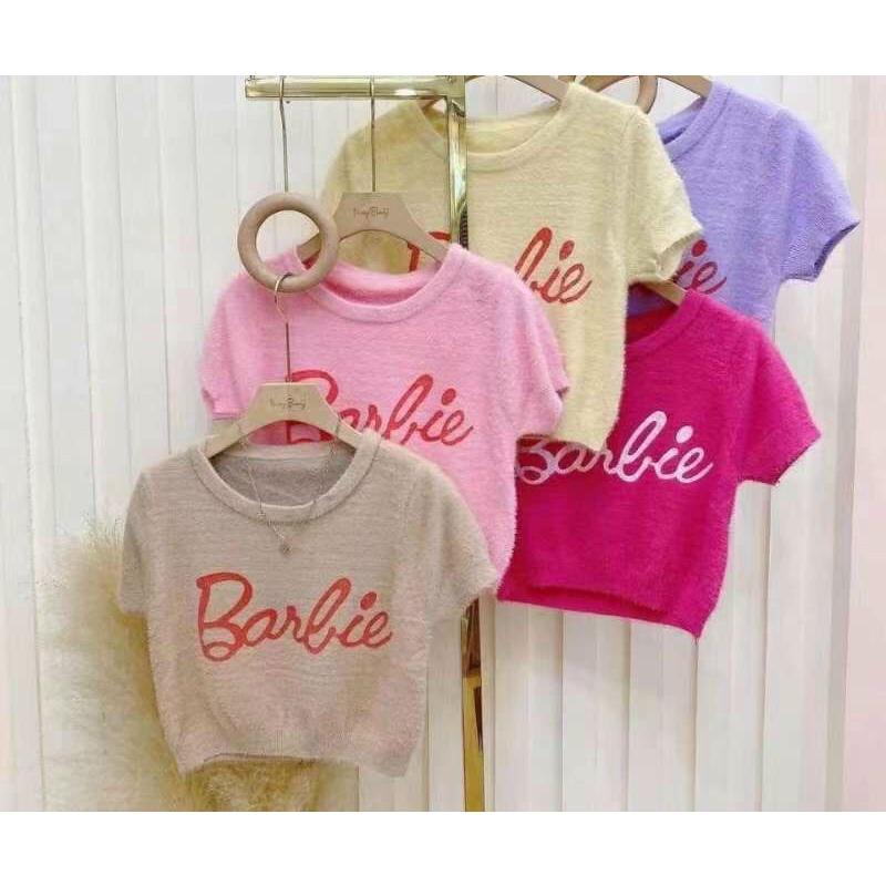 Áo LEN BÔNG Montoghi dệt kim cổ tròn cộc tay in chữ Barbie màu sắc tươi tắn dễ thương