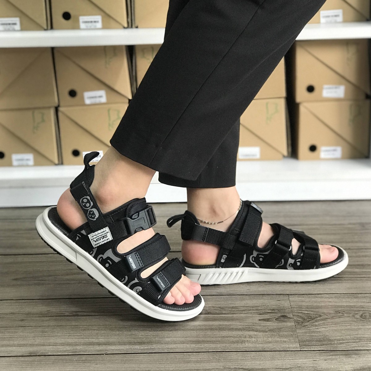 Giày sandal nữ siêu nhẹ hiệu Vento thích hợp mang đi học NB80