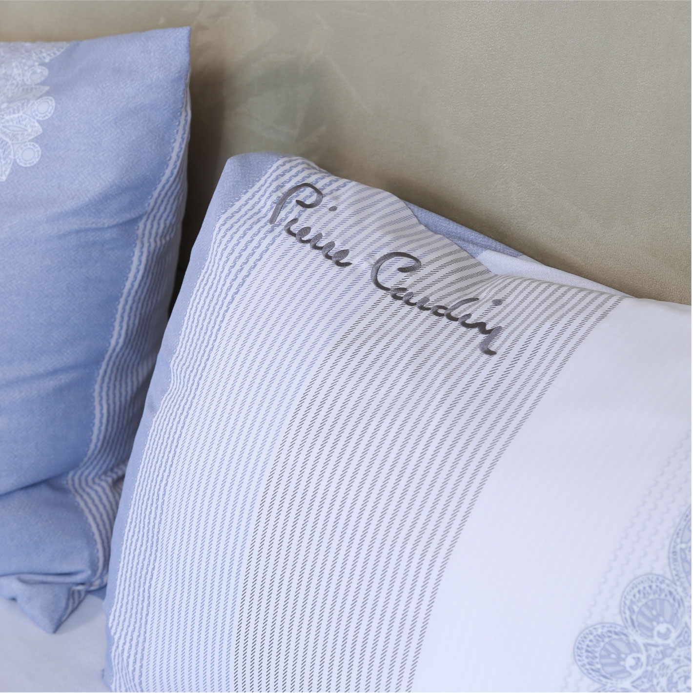 Bộ ga giường phòng ngủ 4 món Pierre Cardin, chất liệu Tencel cao cấp, mềm mại thoải mái, sang trọng - PCABDC 001