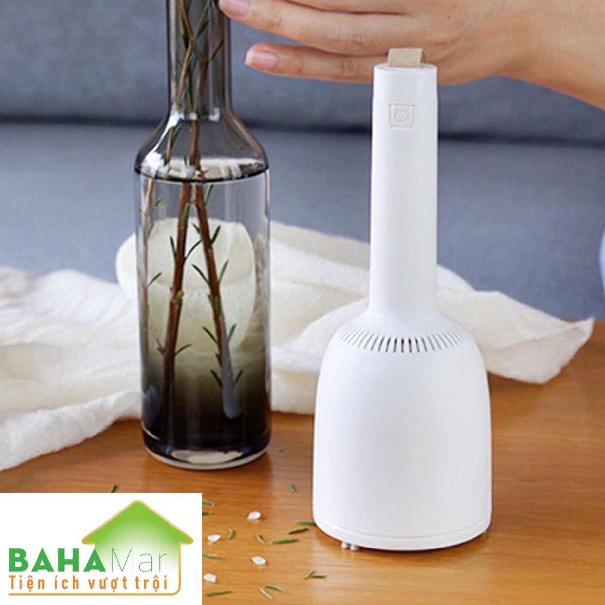 MÁY HÚT BỤI MINI KHÔNG DÂY HÚT CHÂN KHÔNG DÙNG CHO VĂN PHÒNG, HỘ GIA ĐÌNH "BAHAMAR" nhỏ gọn hút sạch các mảnh vunk, bụi cho gia đình và văn phòng...