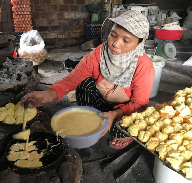 (Lựa Khuôn Lớn, Nhỏ)Khuôn Bánh Bông Lan Nướng Chống Dính 12 Bánh