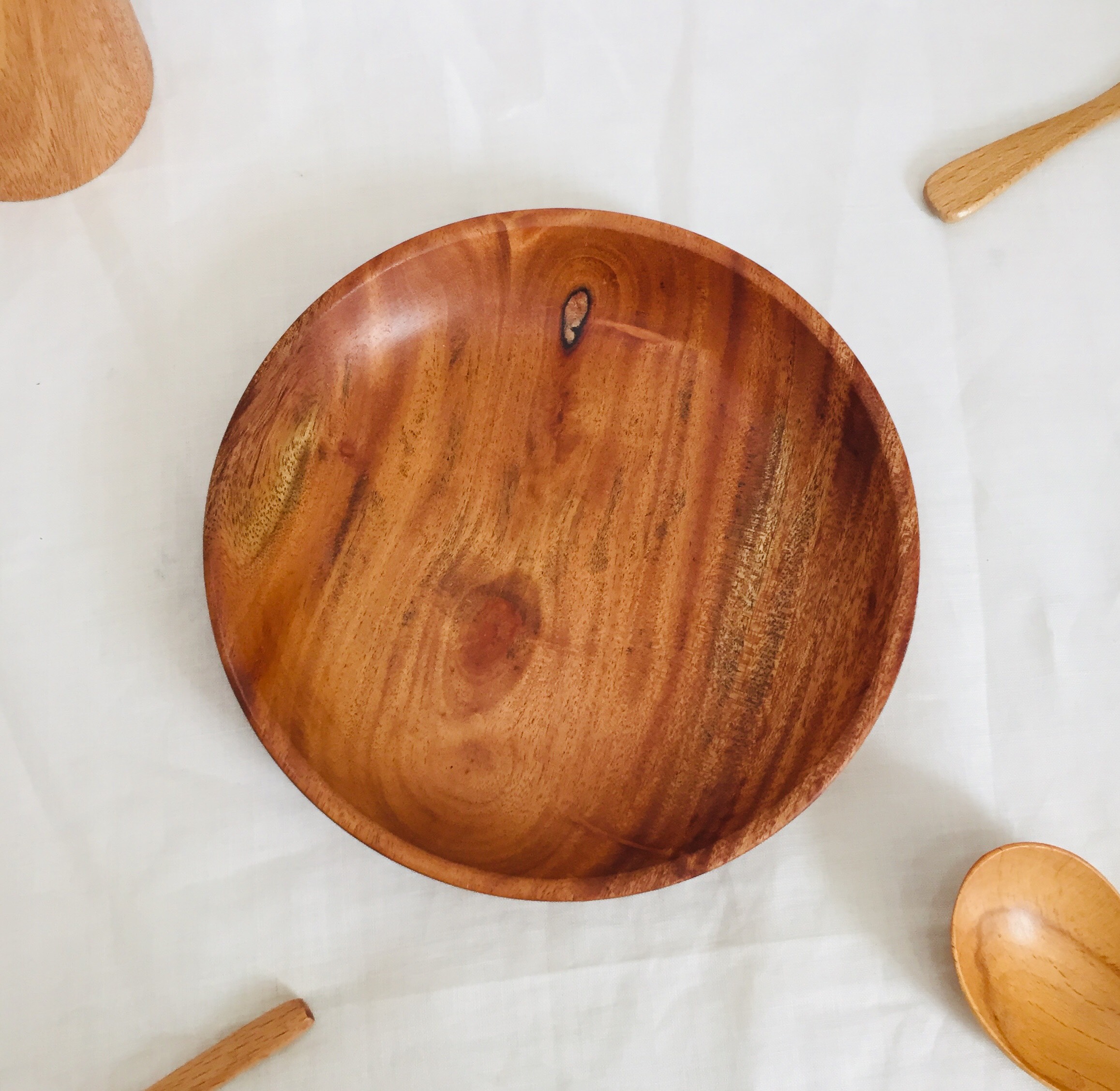 DĨA TRÒN GỖ XÀ CỪ THANH TÚ 20CM