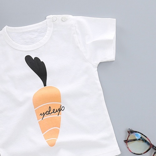 Áo phông bé gái Easy Baby màu trắng họa tiết cà rốt đáng yêu, vải cotton thoáng mát cho bé từ 7-16kg