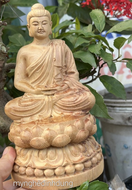 Tượng phật thích ca mô ni bằng gỗ bách xanh thơm nức kt cao 20x12cm