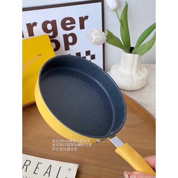 Chảo chiên trứng chống dính cao cấp 20cm hình vịt vàng dễ thương, tay cầm nhựa chống nóng có lổ treo tường tiện dụng
