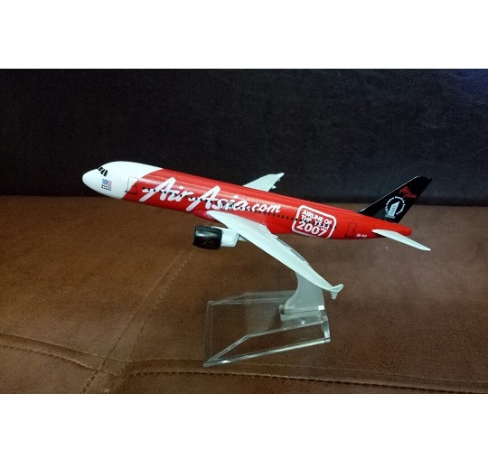 Mô hình máy bay A320 Air Asia 16cm