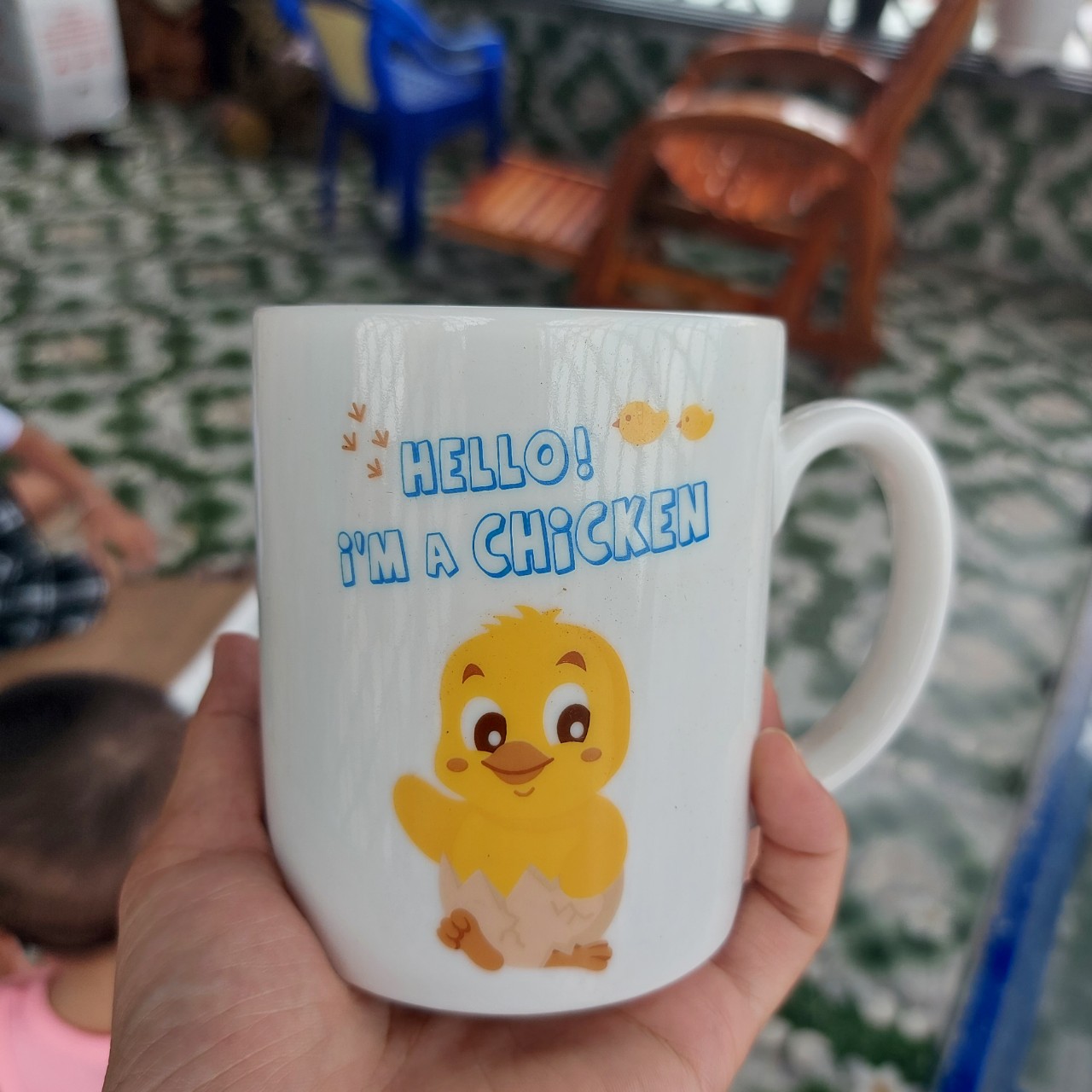 SET 02 LY SỨ UỐNG NƯỚC QUAI CẦM DONGHWA, DÁNG TRỤ ĐỨNG, HOẠ TIẾT SIÊU YÊU DUNG TÍCH 350ML KÈM HỘP SANG CHẢNH