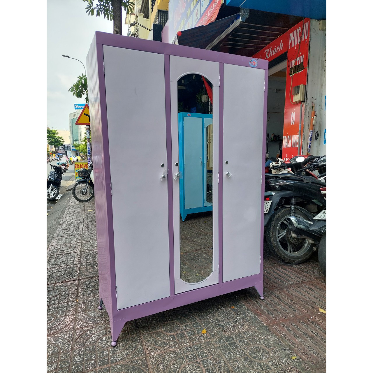 Tủ quần áo sắt 3 cánh ngang 1m2 cao 1m8