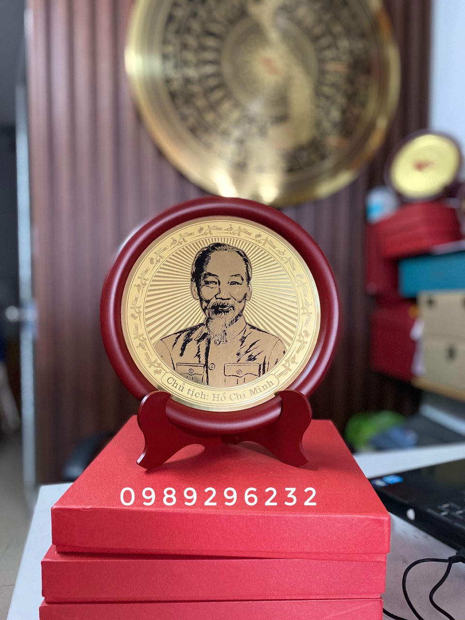 Đĩa quà tặng ảnh chân dung Bác Hồ bằng đồng