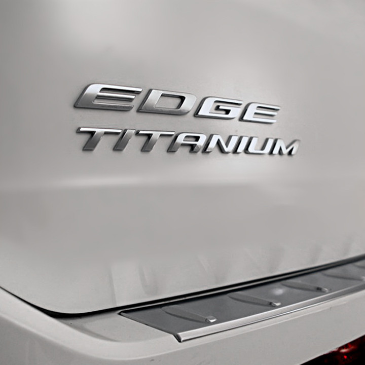 Decal tem chữ inox TITANIUM dán đuôi xe ô tô đảm bảo chắc chắn