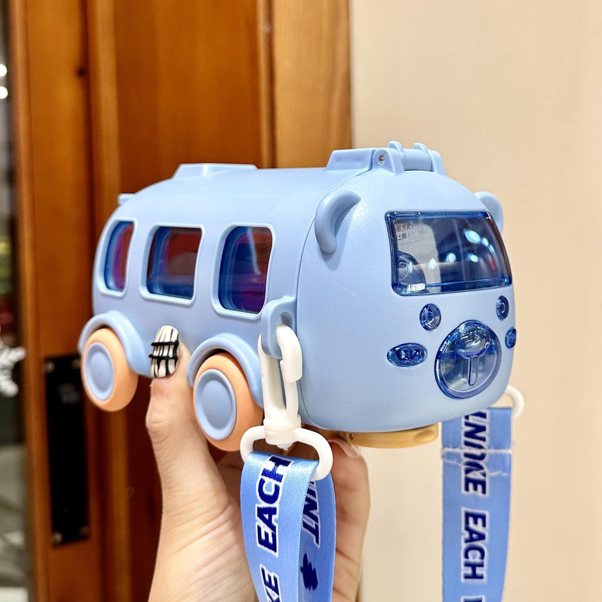 Bình Nước Cho Bé, Bình Nước Xe Buýt 500ml, Có Ống Hút Và Dây Đeo Tiện Lợi