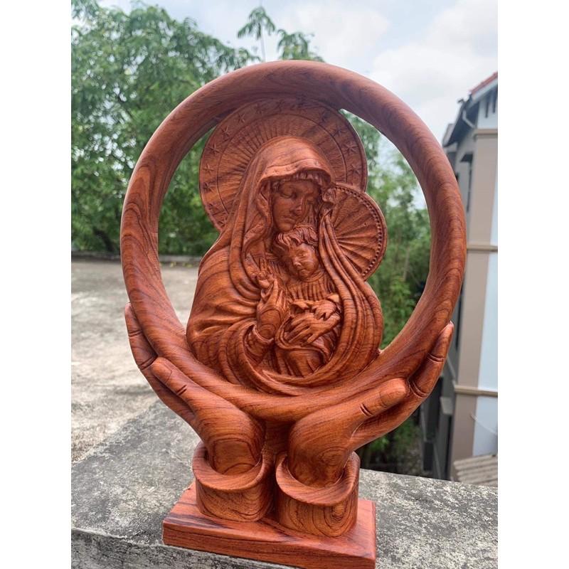 Tượng Vòng Tay công giáo