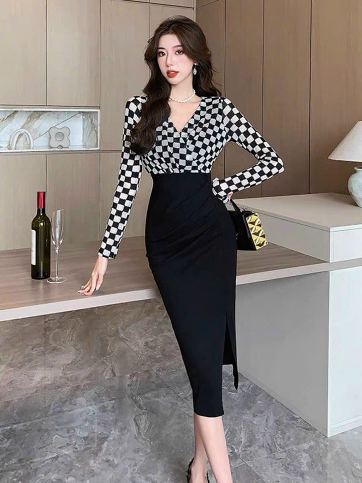 Đầm Body Xẻ Tà Phối Họa Tiết Cổ Đắp Chéo Tay Dài