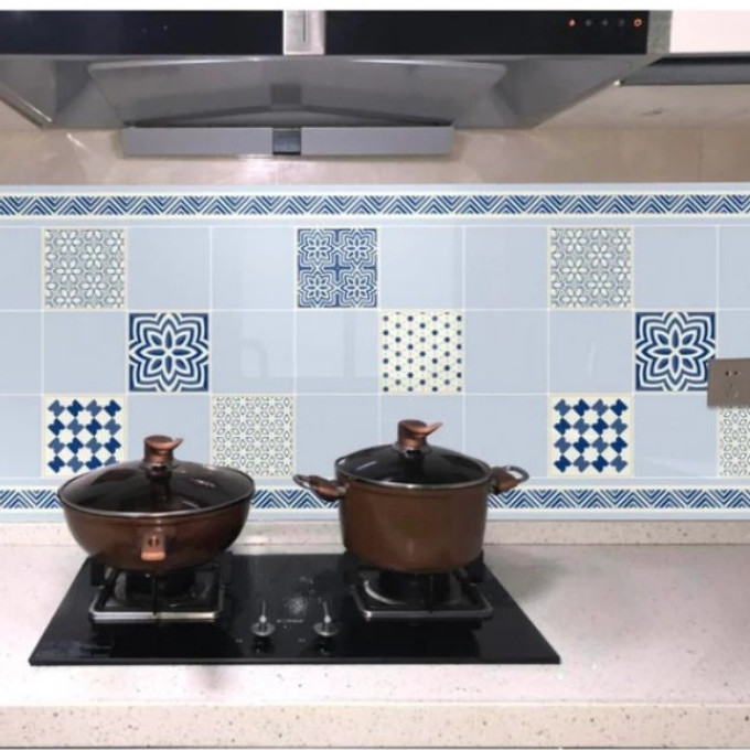 Cuộn 3 Mét Decal Giấy Dán Bếp Tráng Nhôm Cách Nhiệt Ô Vuông (3 Mét Dài x 0.6 Mét Rộng)