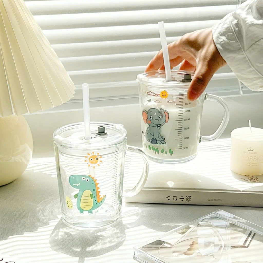 Ly Thuỷ Tinh Có Vạch Chia Ml / Cốc Thuỷ Tinh Chia Vạch Ml Lường nước Có Nắp Đậy Chống Tràn Kèm Ống Hút Cho Bé- Hàng chính hãng