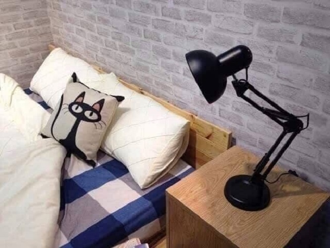 Đèn bàn học 2 in 1 có chân đế để bàn hoặc kẹp cạnh bàn tiết kiệm không gian, chất liệu kim loại sơn tĩnh điện siêu bền, thiết kế đẹp, thời trang, dễ dàng xoay 360 độ