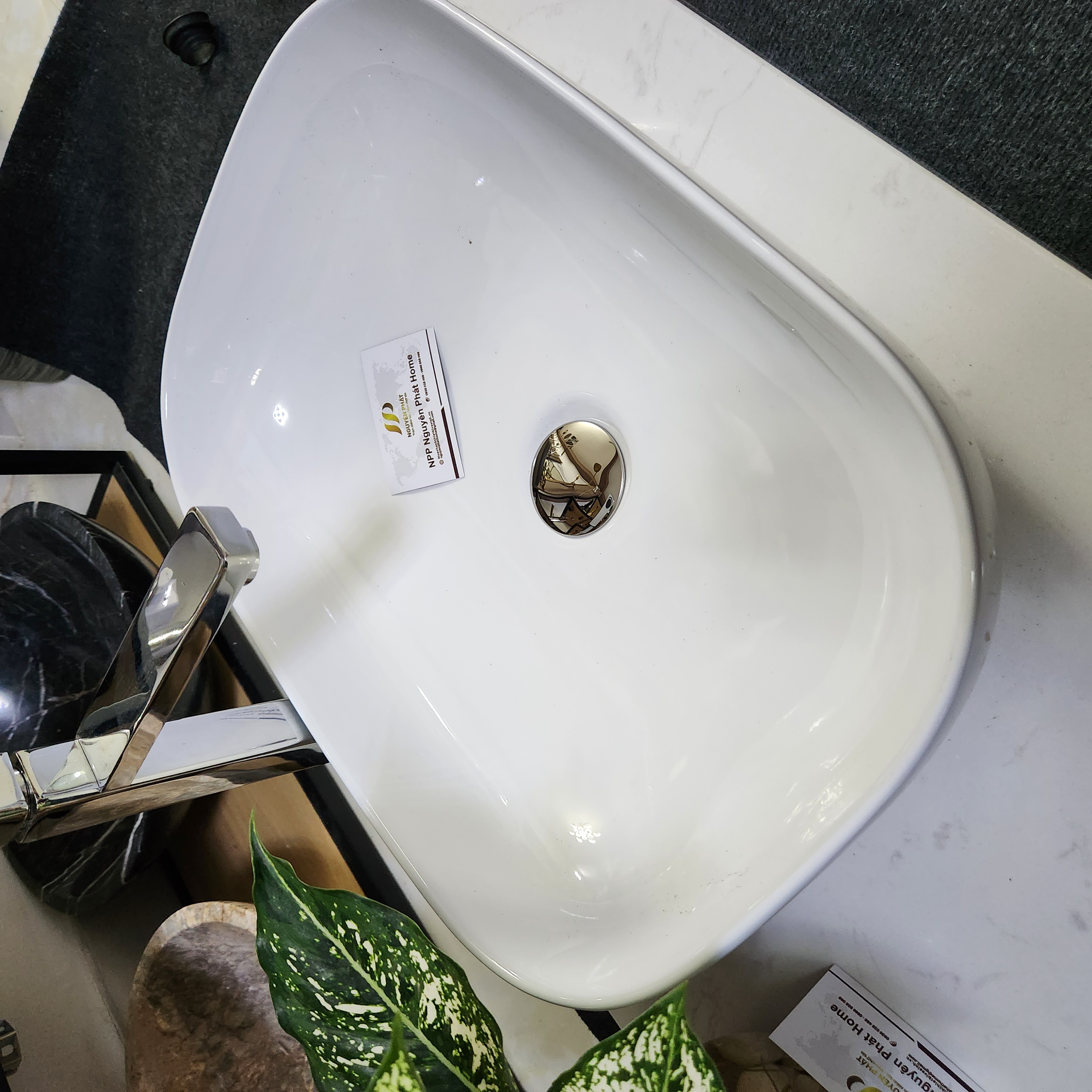 Lavabo sứ đặt bang nano tuyết cao cấp