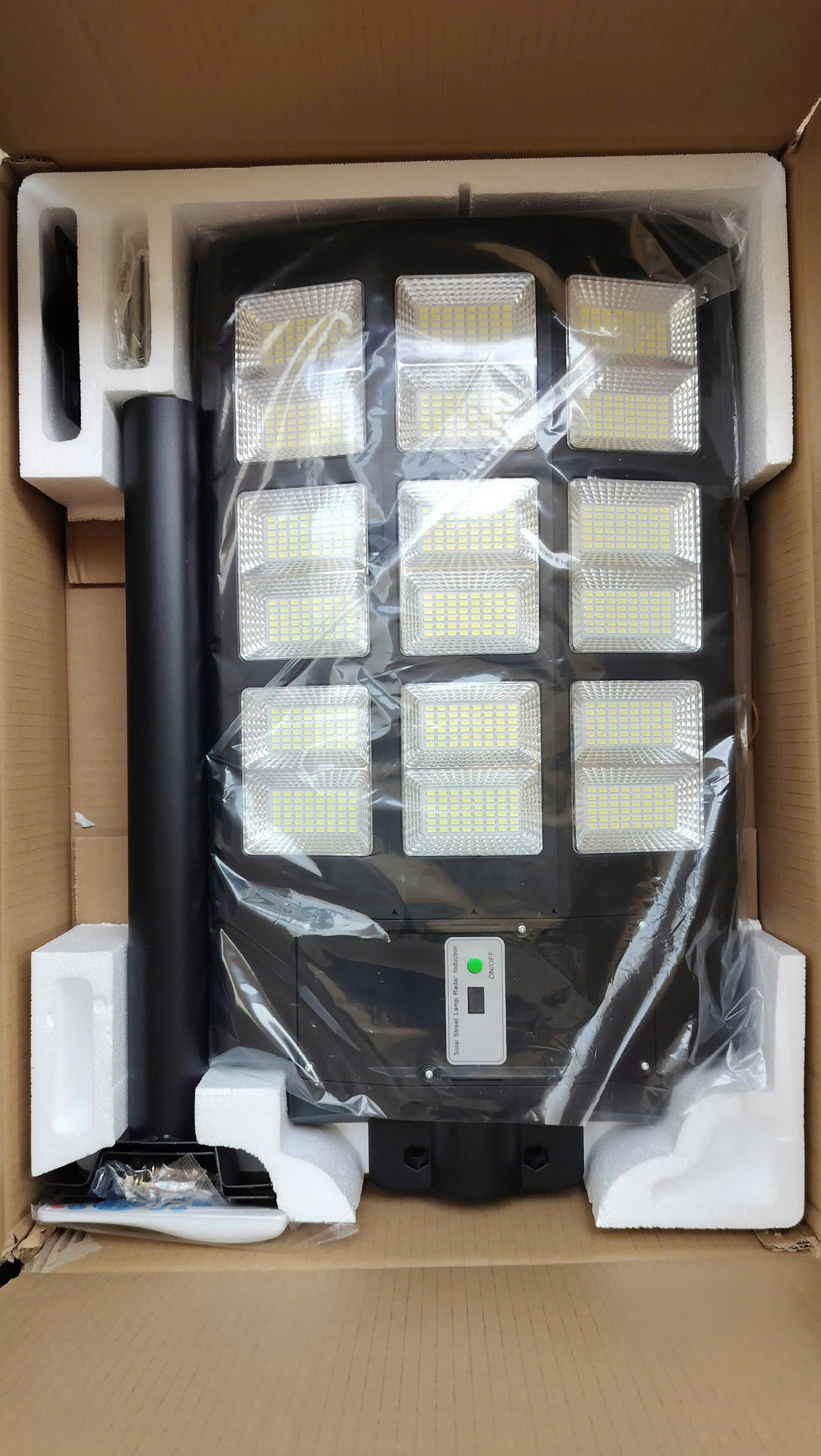Đèn đường liền thể năng lượng mặt trời 450W