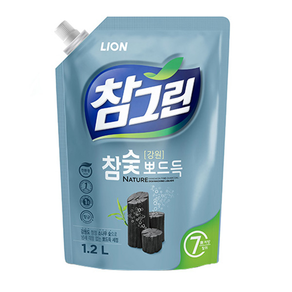 Nước Rửa Rau Quả Và Chén Bát CJ Lion Real Green Tinh Chất Than Hoạt Tính 1.2kg